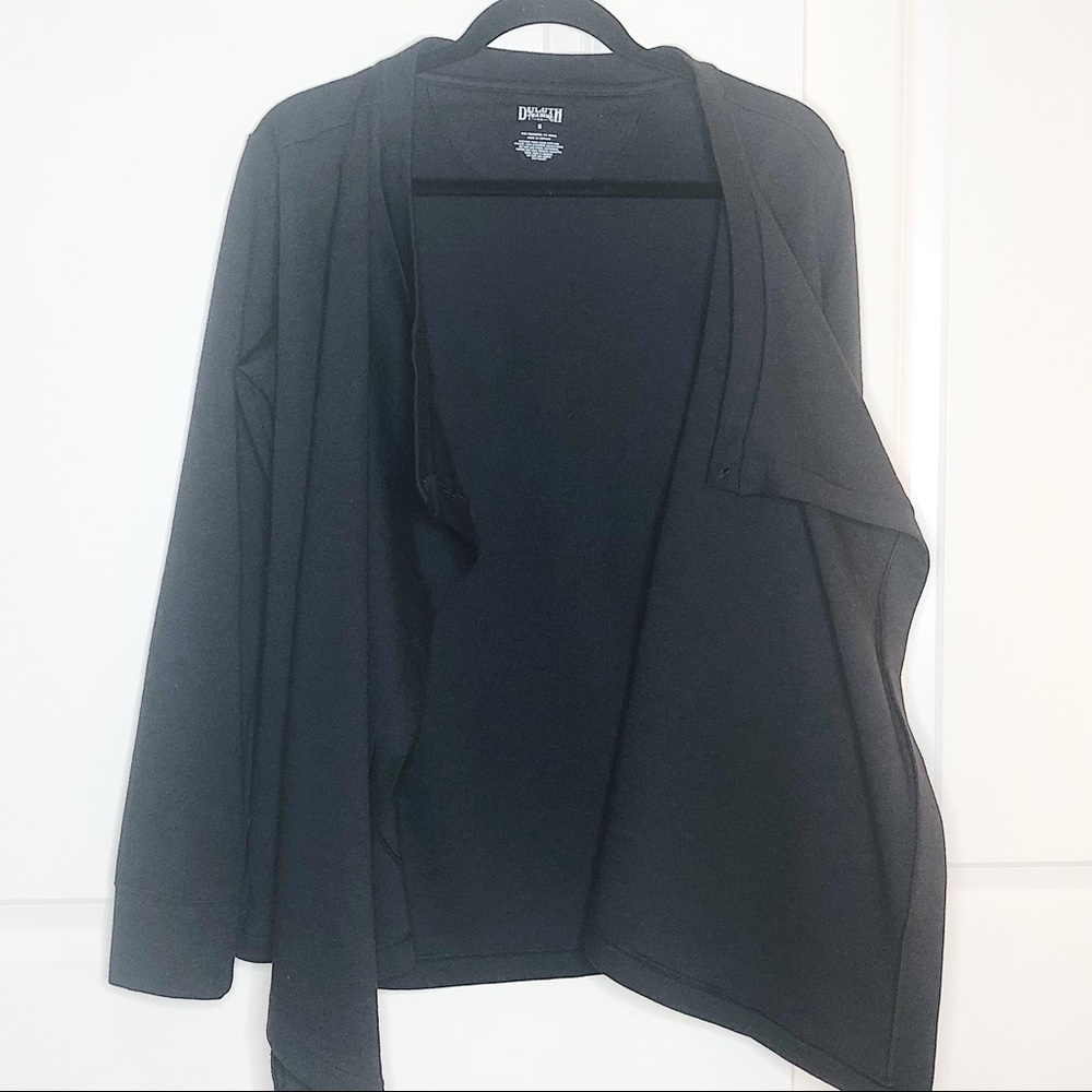 Duluth Trading Co. single button wrap top